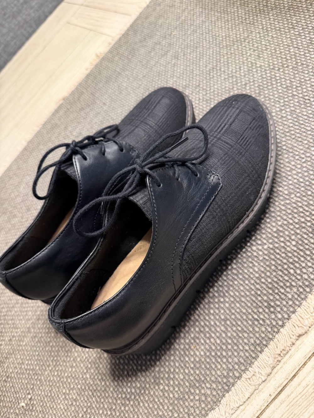 Clarks women’s Black Airabell Tye Black Interest Lace-Up Oxford Shoes sz 8M